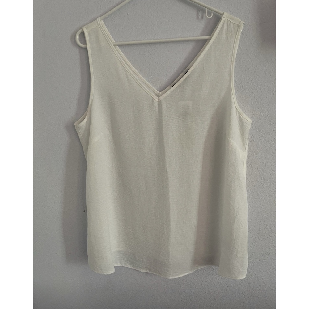 Nutmeg White sleeveless blouse